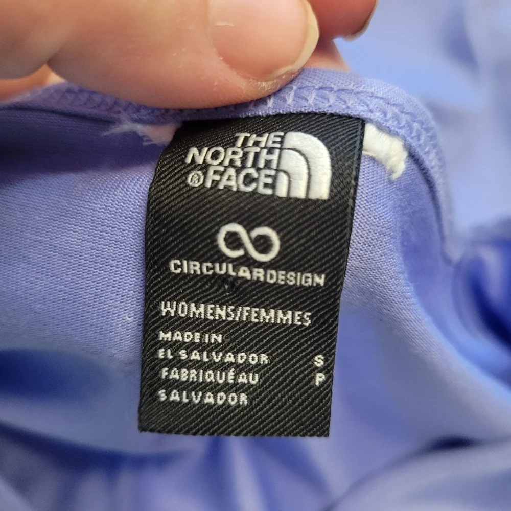 The North Face Women's Lavender T-Shirt Size Small - Picture 3 of 4